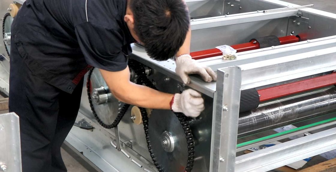 La H scrive l'attrezzatura a macchina di automazione del pollame, pollame di rimozione del concime che alza l'attrezzatura